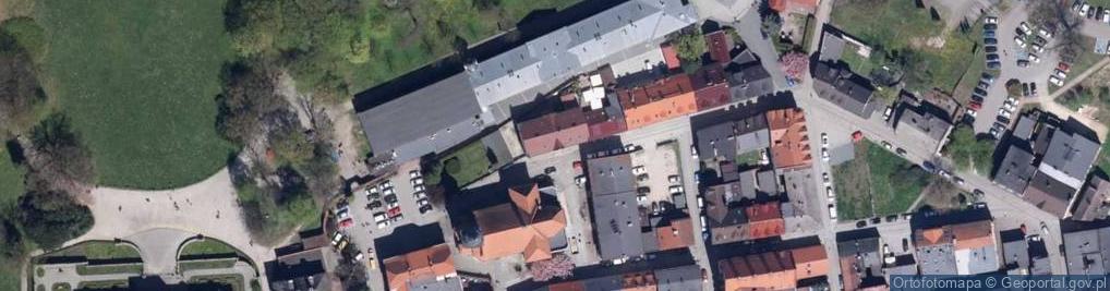 Zdjęcie satelitarne Plac Kuczery Józefa, ks. prał. pl.
