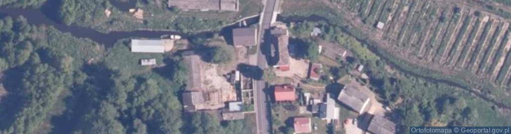 Zdjęcie satelitarne Dwór, kościół, park, ośrodek letniskowy, sporty