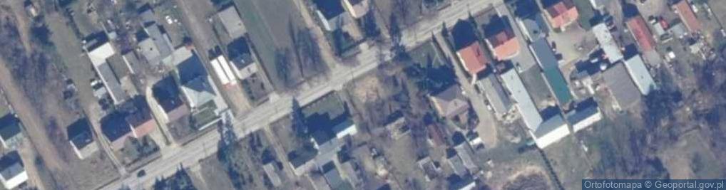 Zdjęcie satelitarne Dwór, kościół, park, pomnik