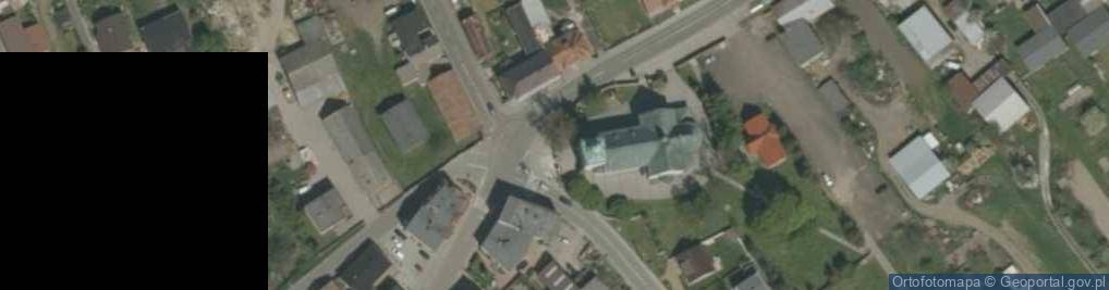 Zdjęcie satelitarne Dwór, kościół, park, usługi