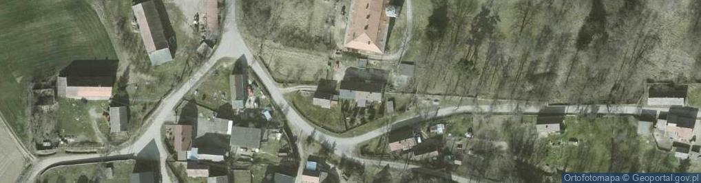 Zdjęcie satelitarne Dwór, kościół, park