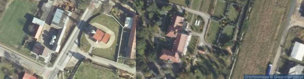 Zdjęcie satelitarne Dwór, kościół, park