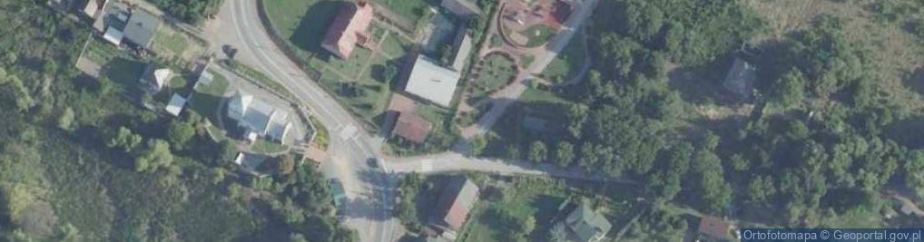 Zdjęcie satelitarne Dwór, kościół, park