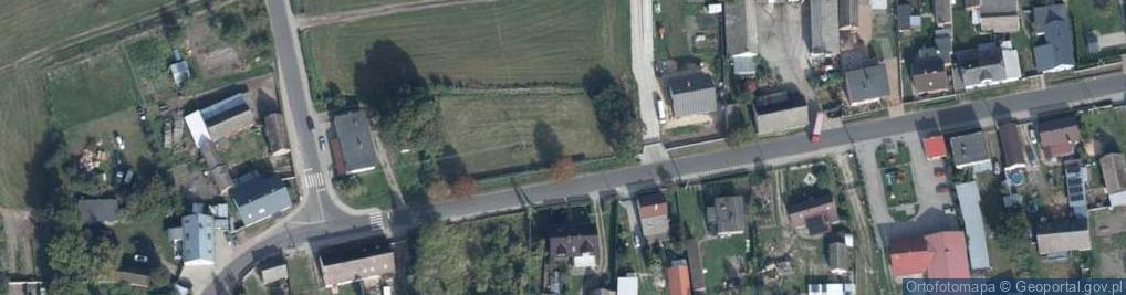 Zdjęcie satelitarne Dwór, kościół, park