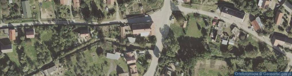 Zdjęcie satelitarne Dwór, kościół