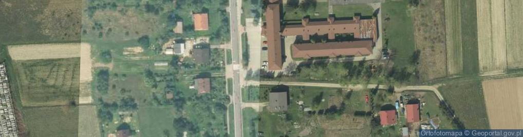 Zdjęcie satelitarne Kościół, park, ruiny