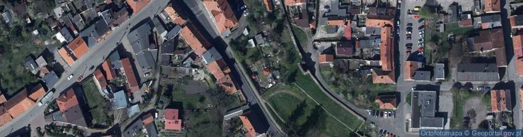 Zdjęcie satelitarne Mury obronne i fosa