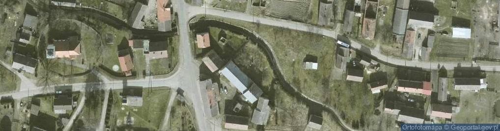 Zdjęcie satelitarne Pałac, kościół, park, ruiny