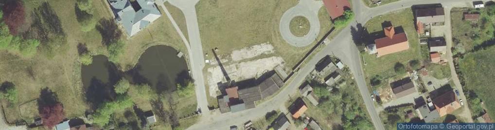 Zdjęcie satelitarne Pałac, kościół, park