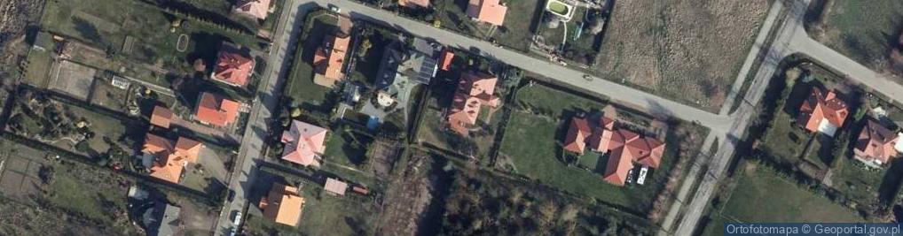 Zdjęcie satelitarne Pałac, kościół, park