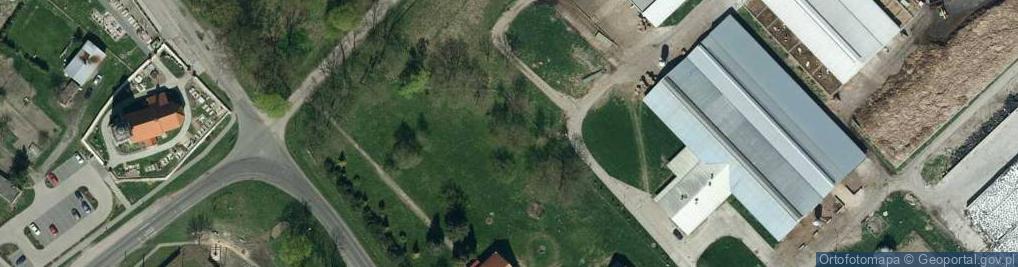 Zdjęcie satelitarne Pałac, kościół, park