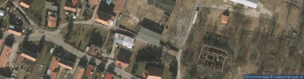 Zdjęcie satelitarne Pałac, kościół, ruiny