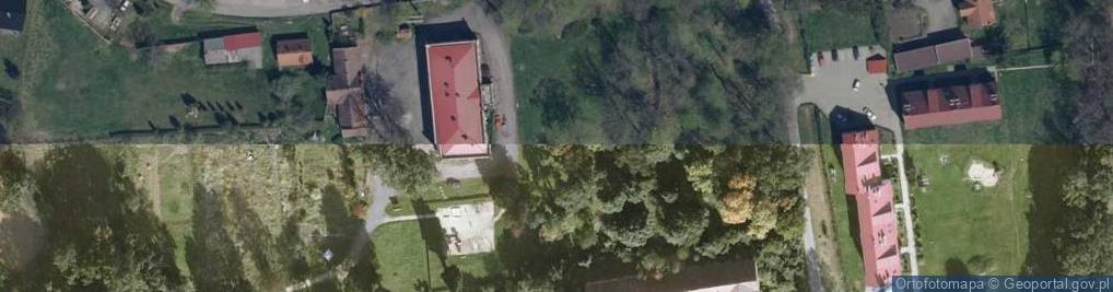 Zdjęcie satelitarne Pałac, park