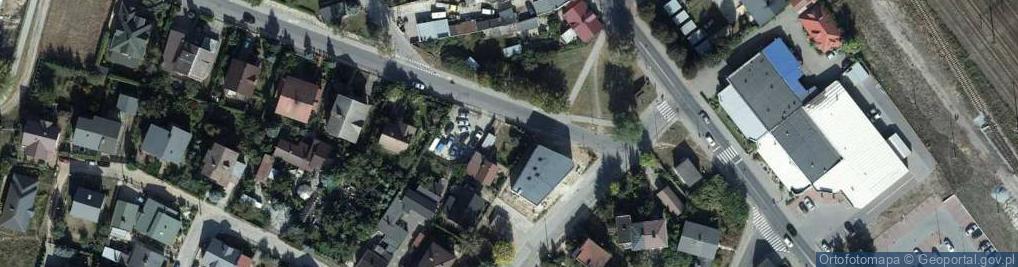 Zdjęcie satelitarne auto komis