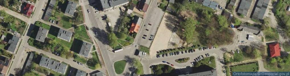 Zdjęcie satelitarne Bezpłatny, mały parking przy szpitalu