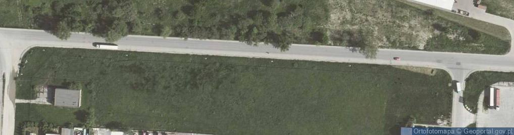 Zdjęcie satelitarne Częśc ulicy wydzielona do parkowania.