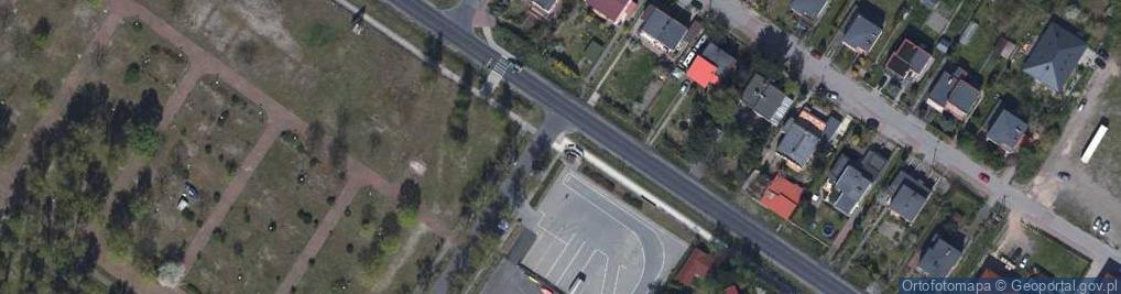 Zdjęcie satelitarne Duży bezpłatny parking przy jeziorze