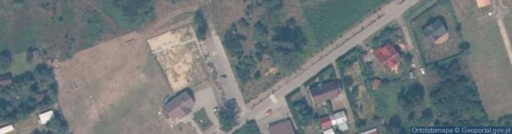 Zdjęcie satelitarne Naprzeciwko kościoła
