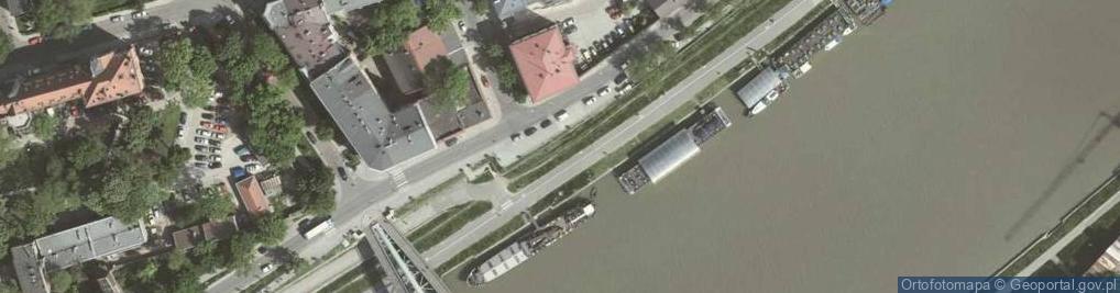 Zdjęcie satelitarne Niewielki parking nad Wisłą.