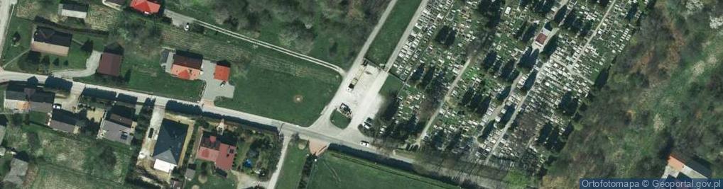 Zdjęcie satelitarne przy cmentarzu