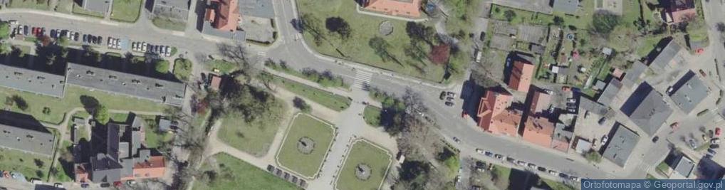 Zdjęcie satelitarne wzdłuż ulicy
