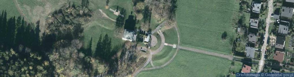 Zdjęcie satelitarne Krzyż papieski na wzgórzu Kaplicówka
