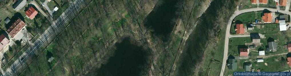 Zdjęcie satelitarne Most - zespół pałacowo-parkowy w Dukli