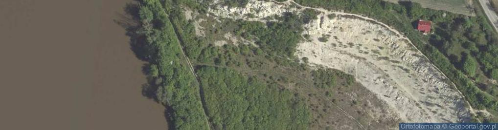 Zdjęcie satelitarne Nieczynny kamieniołom opok Kampanu w skarpie rz. Wisła