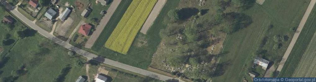 Zdjęcie satelitarne Wapienne nagrobki na cmentarzu w Werchracie