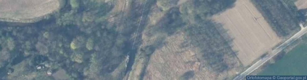 Zdjęcie satelitarne Zniszczony most kolejowy