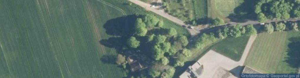 Zdjęcie satelitarne Cmentarz wojenny w Pilicy-Biskupicach