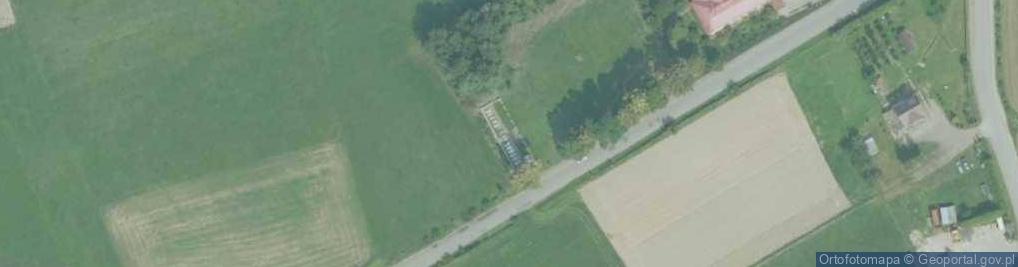 Zdjęcie satelitarne Cmentarz pamięci w Skrzydlnej