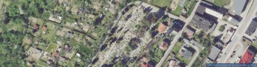 Zdjęcie satelitarne Cmantarz parafialny