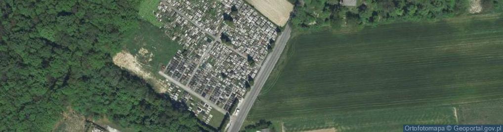Zdjęcie satelitarne Cmentarz Parafialny w Naramie