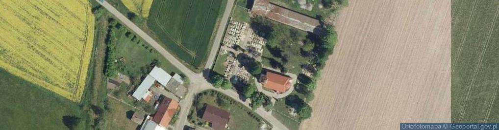 Zdjęcie satelitarne Cmentarz przykościelny w Gołębicach