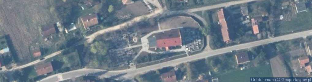 Zdjęcie satelitarne Parafialny przykościelny w Henrykowie