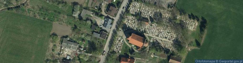 Zdjęcie satelitarne Parafialny przykościelny w Łążynie