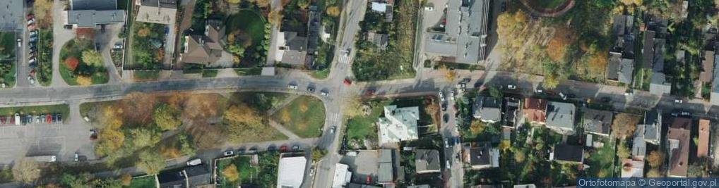 Zdjęcie satelitarne 300 metrów ulicy w opłakanym stanie