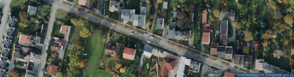 Zdjęcie satelitarne Uszkodzona nawierzchnia na odcinku kilku metrów.