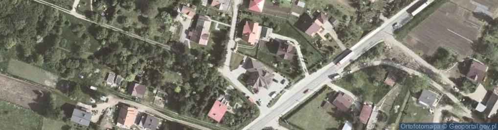 Zdjęcie satelitarne Madeline - Stylizacja Paznokci Wieliczka