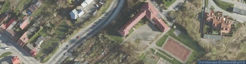 Zdjęcie satelitarne Gimnazjum Nr 2 Im. Stefana Żeromskiego W Starachowicach