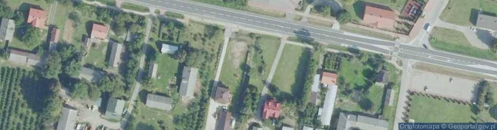 Zdjęcie satelitarne Lipnik (powiat opatowski)
