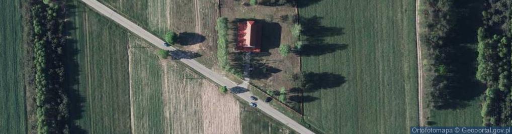 Zdjęcie satelitarne Drewniany krzyż przydrożny