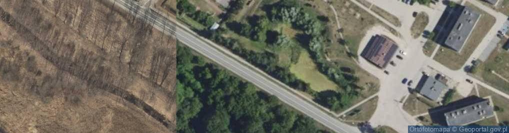 Zdjęcie satelitarne Kapliczka, Figura Świętych, Krzyż