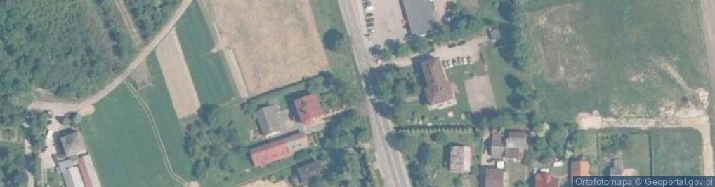 Zdjęcie satelitarne Kapliczka na drzewie