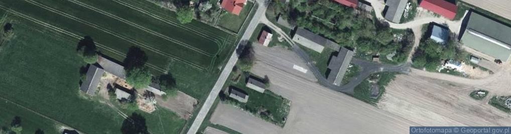 Zdjęcie satelitarne Kapliczka oraz metalowy krzyż