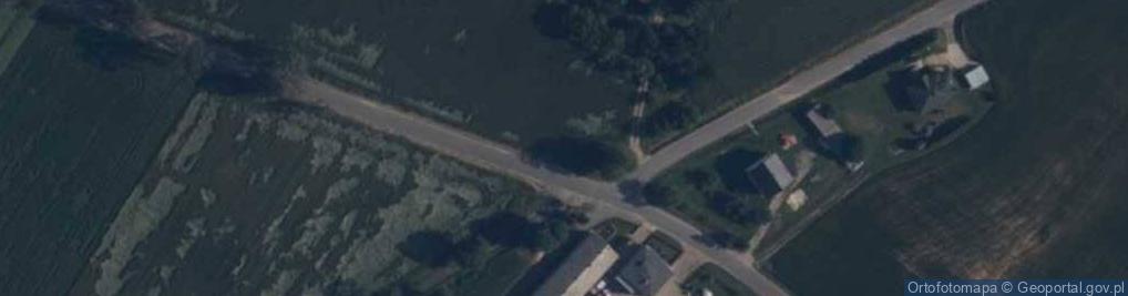 Zdjęcie satelitarne Krzyż metalowy na betonowym cokole