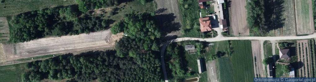 Zdjęcie satelitarne Metalowy krzyż przydrożny