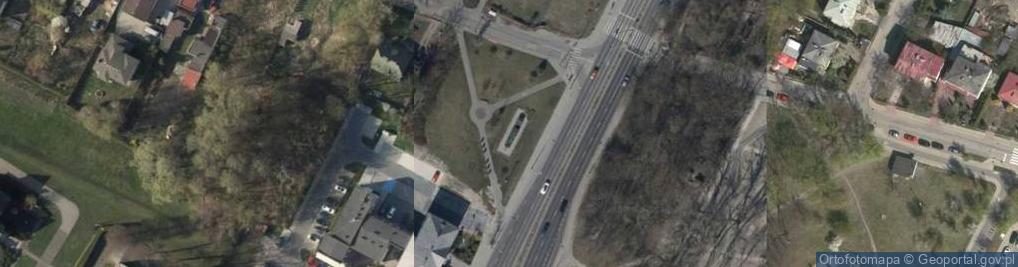 Zdjęcie satelitarne Lokomotywa dawnej kolejki wąskotorowej