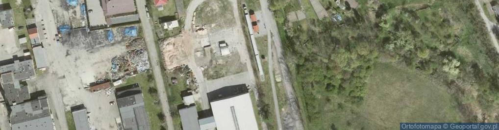 Zdjęcie satelitarne Lokomotywa i wagoniki byłej kolejki wąskotorowej